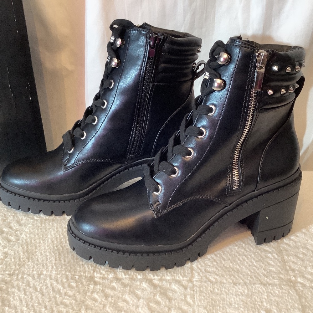 NWT NIB SM New York Bonnie Black‎ Ankle combat boots silver studs bootie